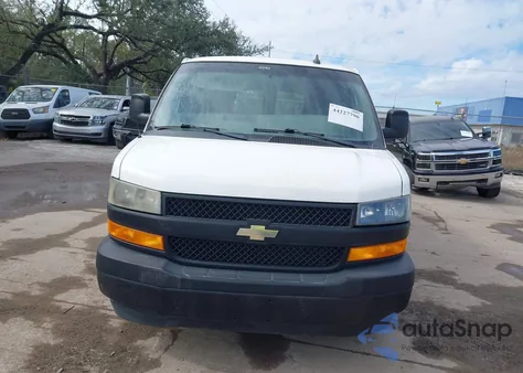 2018 Chevrolet Express 2500 Work Van z USA, uszkodzony, nr VIN 1GCWGAFP5J1260308